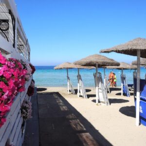 Delfino Beach Hotel - Spiaggia con ombrelloni